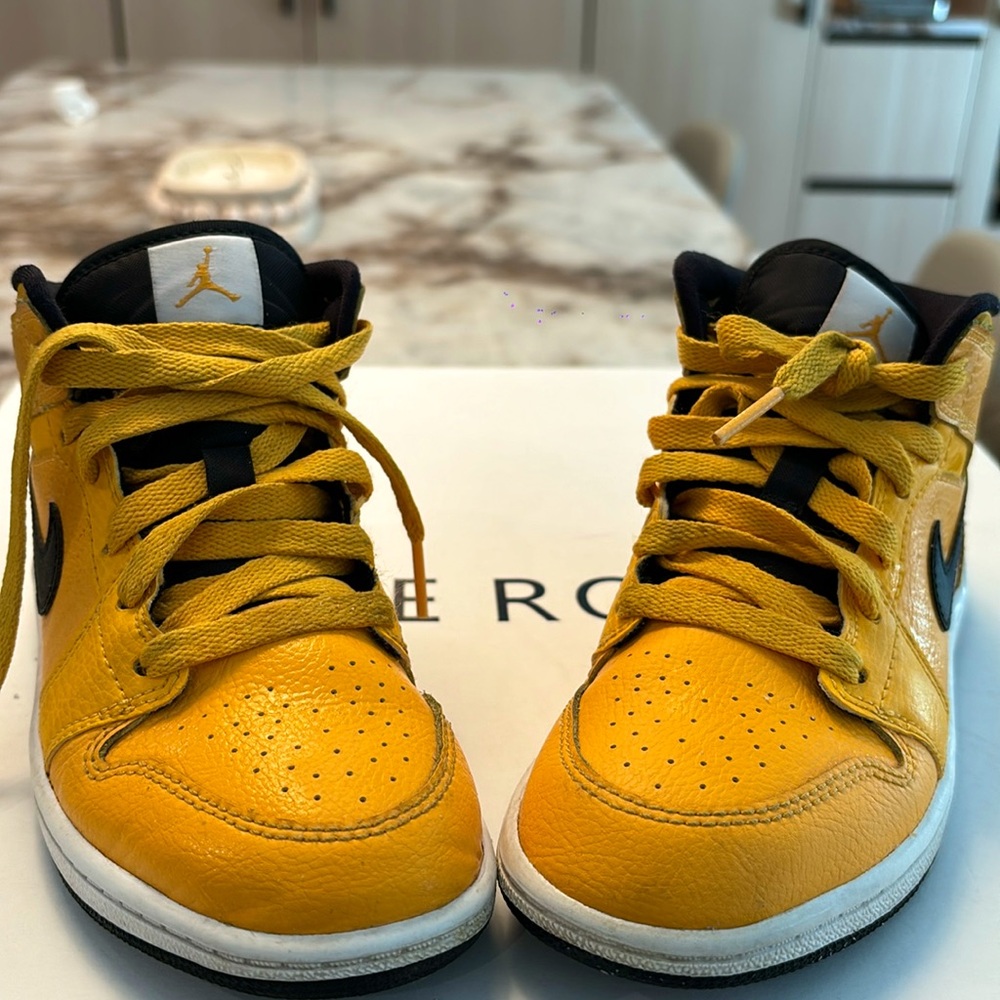 Gently used NIKE AIR JORDAN high-top! Size 13!
